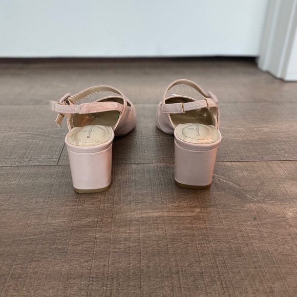 Bandolino Sling Back Block Heel - Picture 2 of 4
